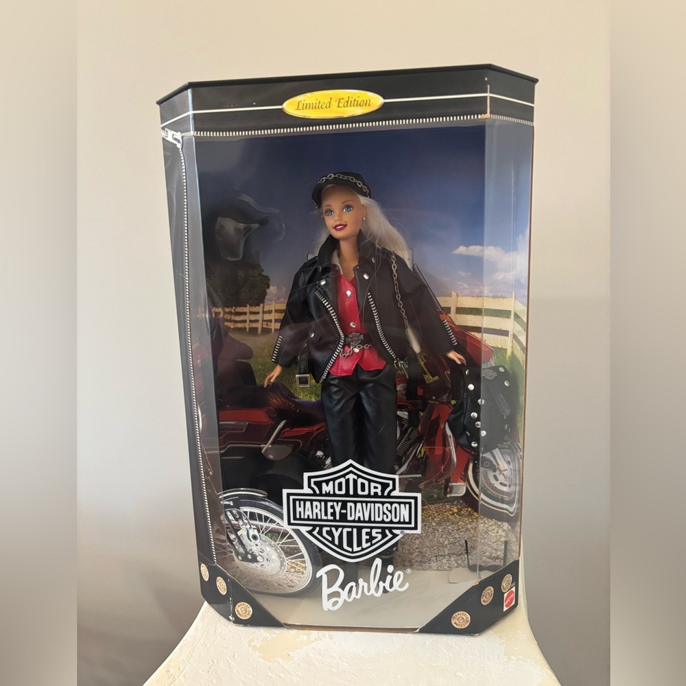1997 Limited Edition BARBIE DOLL - Harley Davidson - 17692 - Mattel NIB